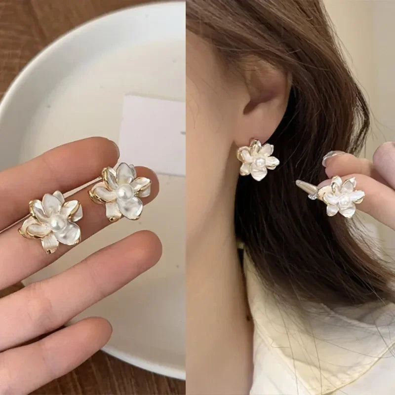 Korean Vintage Imitate Pearl Crystal Earrings for Women Jewelry High-class Luxury Zircon Flower Butterfly Leaf Stud Earrings