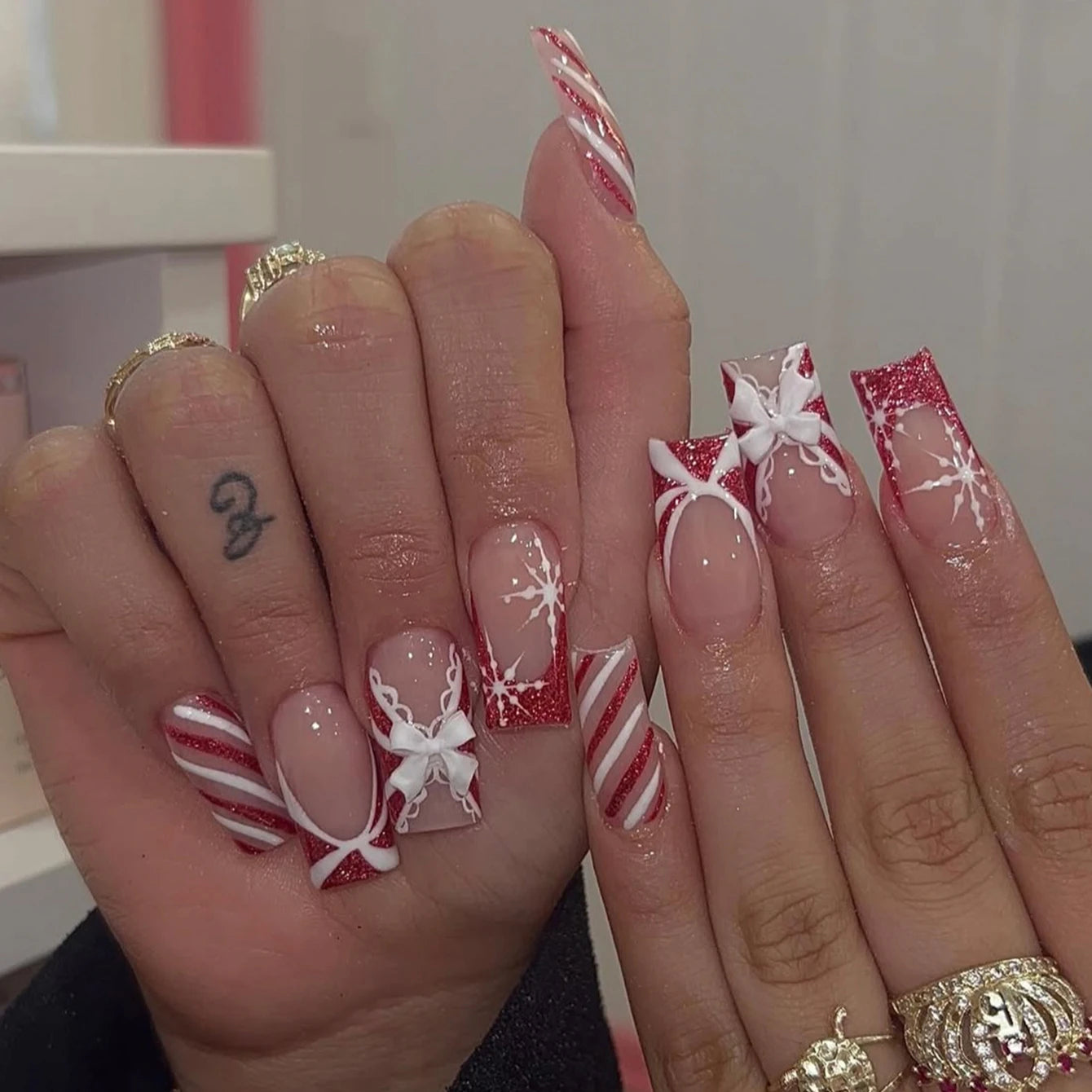 24PCS Square Artificial Nails With Bow, Glitter Checkered Snowflake Design, Pink Winter Holiday Acrylic Artificial Nails