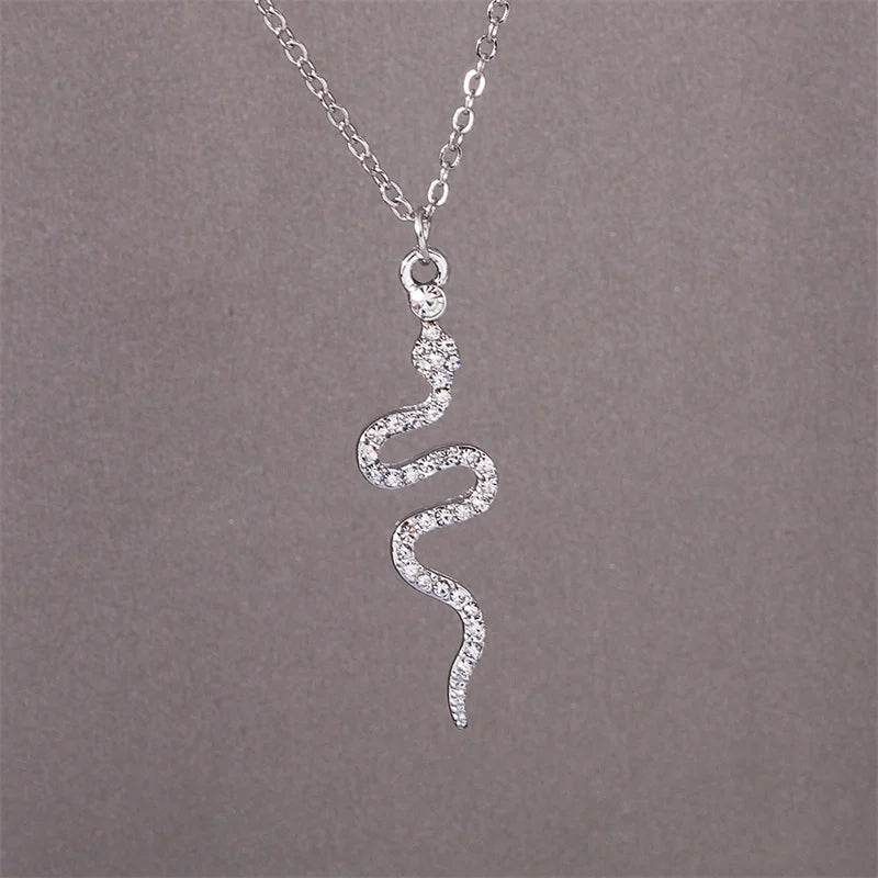 Y2K Crystal Butterfly Heart Necklace Fashion Kpop Shiny Clavicle Chain Necklaces for Women Girls New Trend Party Gifts Jewelry