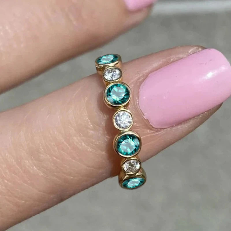 Huitan Trendy Round Cubic Zirconia Ring for Women Silver Color/Gold Color Statement Female Accessories Daily Wear Luxury Jewelry