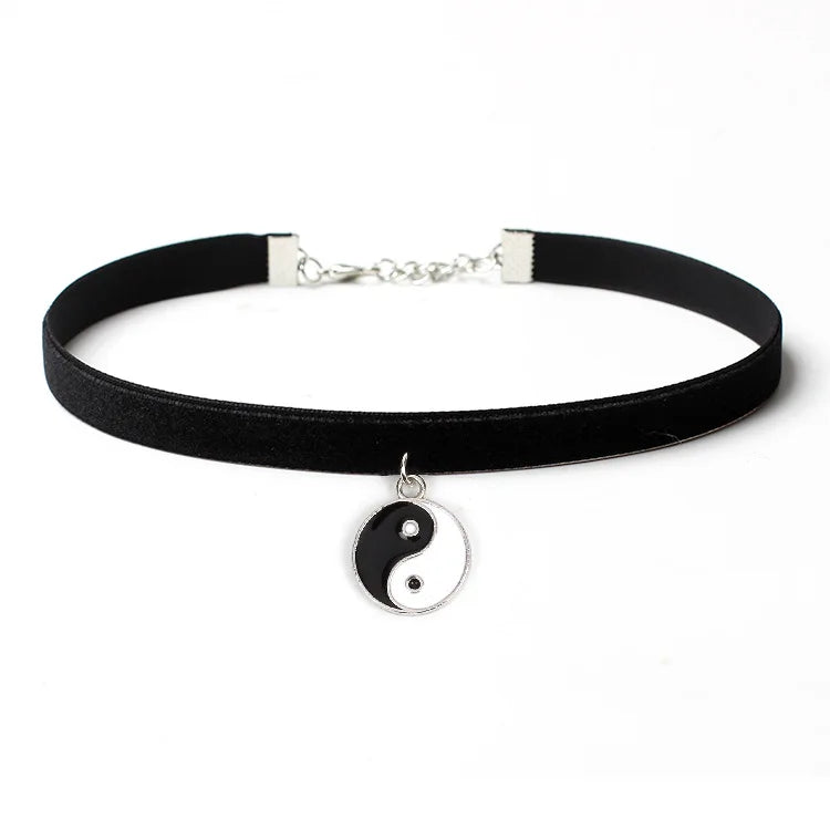 Women’s Gothic Velvet Necklace – Sexy Korean Fashion Lace Choker