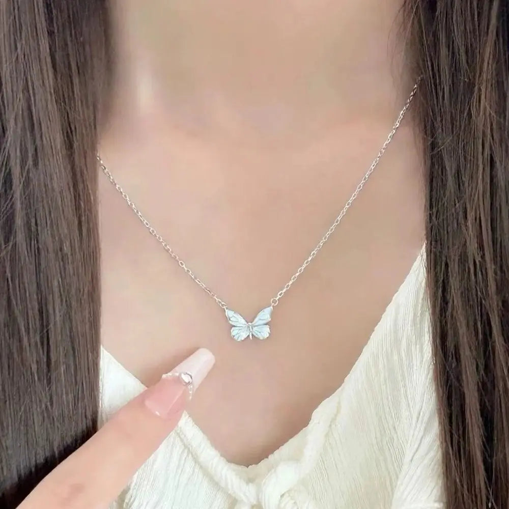 Fashion Simple Butterfly Necklace Blue Luminous Glow in The Dark Clavicle Chain Pendant Necklaces Party Jewelry Gift