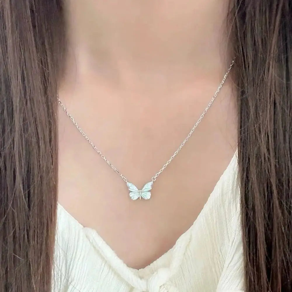 Fashion Simple Butterfly Necklace Blue Luminous Glow in The Dark Clavicle Chain Pendant Necklaces Party Jewelry Gift