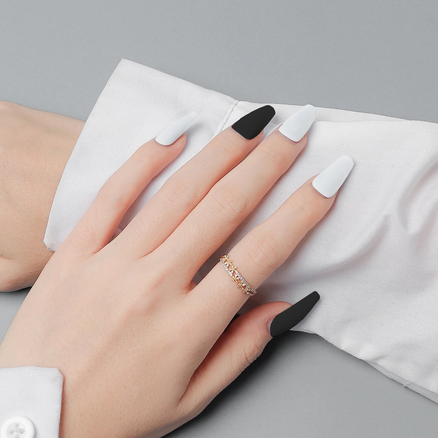 24Pcs Classical French Short Fake Nails Natural French Full Cover False Nails Classical Full Artificial Nails Basic Tools