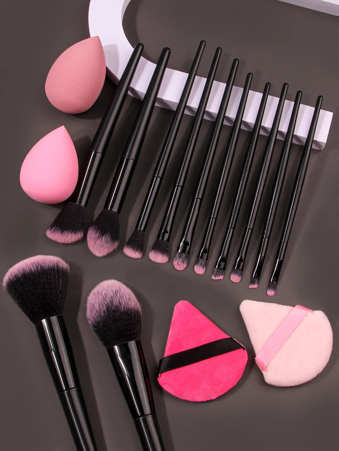 High-end makeup tools: 12 soft-bristled makeup brushes, 2 water-drop sponge eggs, and 2 double-sided triangular powder puffs
