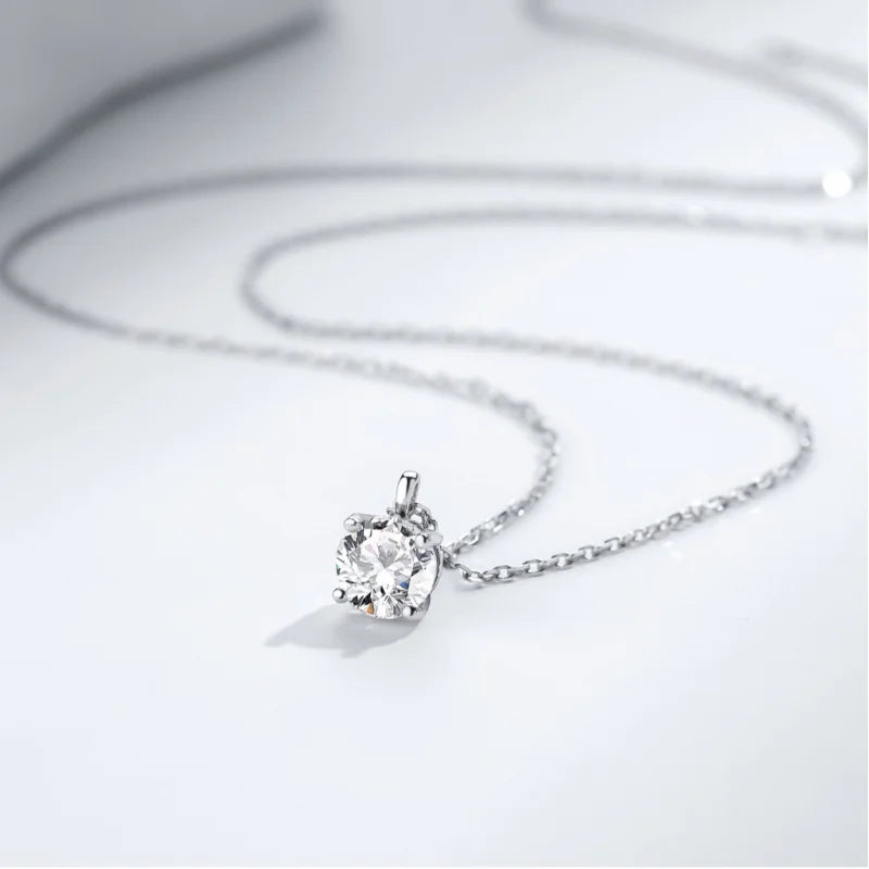 Sterling Silver S925 Clamoissanite Necklace High-end Fashion Design Simple Classic Pendant Necklace