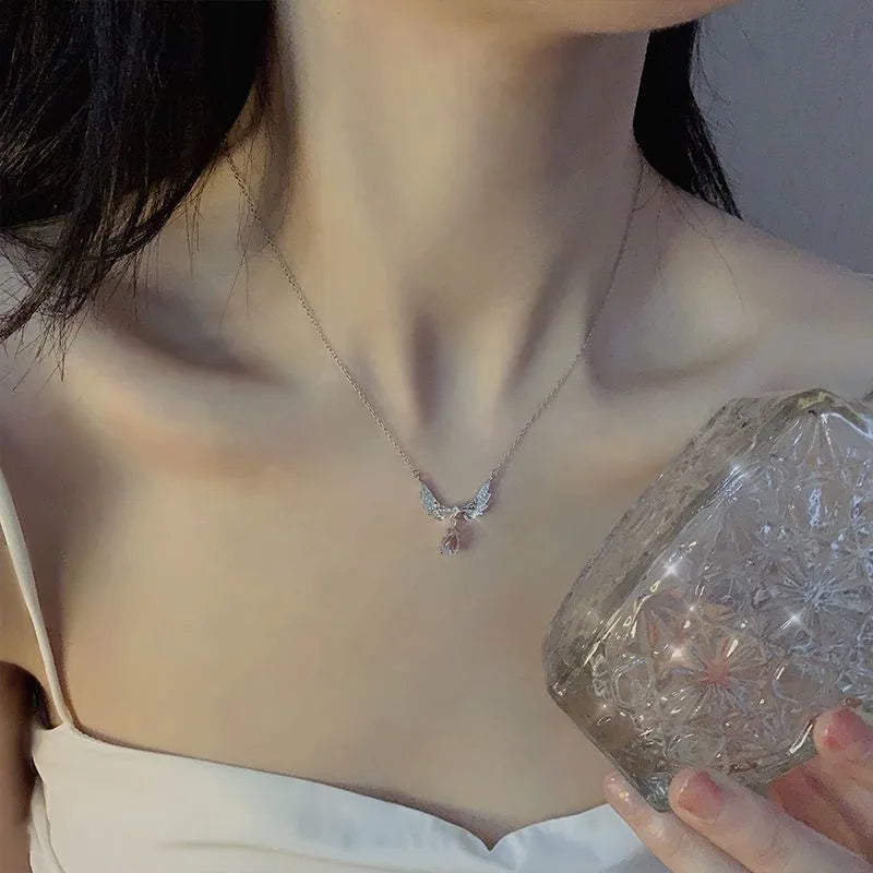 Light Luxury Angel Wings Pendant Necklace Ladies Fashion Exquisite Moonstone Collarbone Necklace Delicate Wedding Jewelry