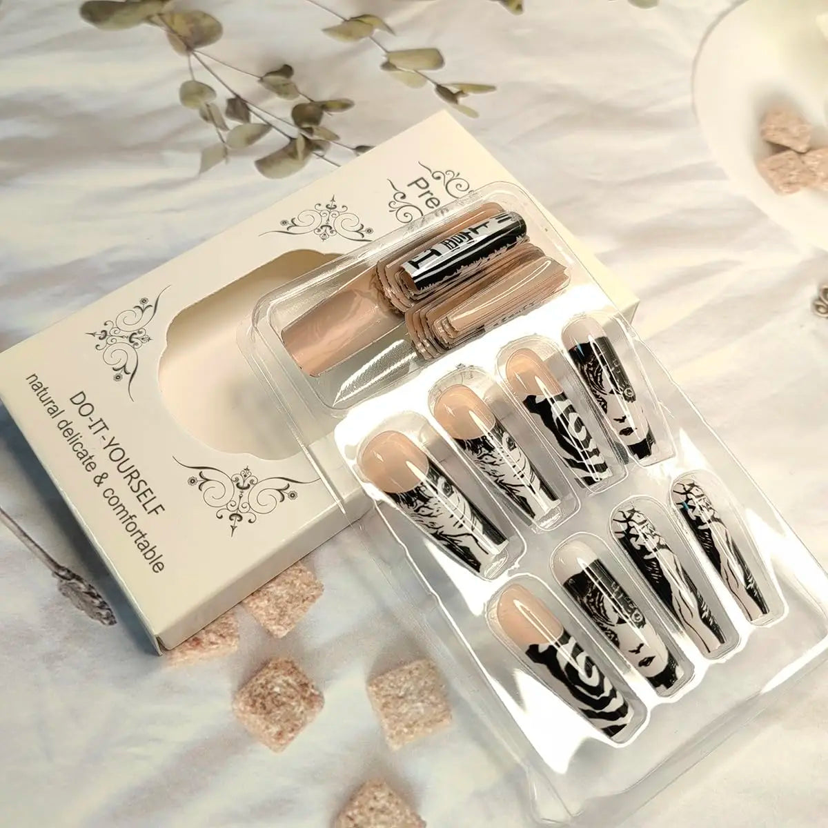 French Tips Press on Nails Long Fake Nails Black White Anime Comics Design Full Cover Punk Acrylic Artificial False Nails 24PCS