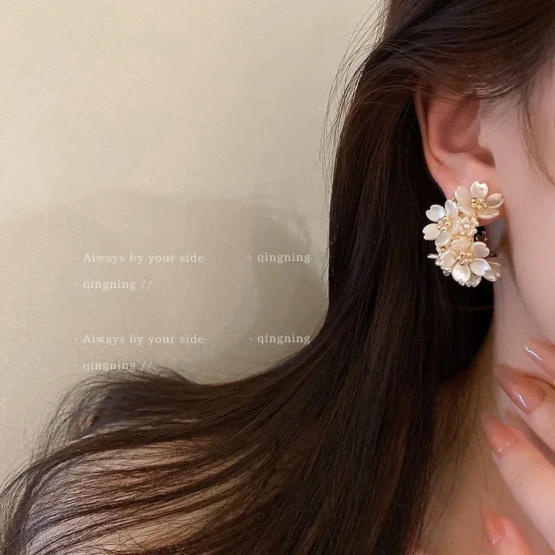Korean Vintage Imitate Pearl Crystal Earrings for Women Jewelry High-class Luxury Zircon Flower Butterfly Leaf Stud Earrings