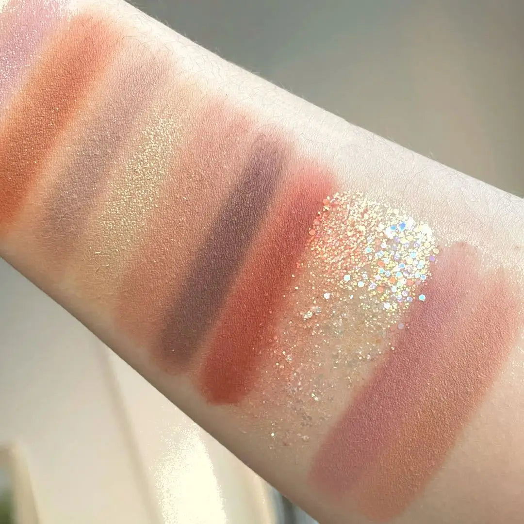26-Color Eyeshadow Palette – Matte & Highlighter Shades, Long Lasting Makeup