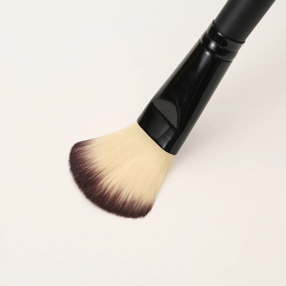 This Full - Sized Makeup Brush Set, Packed In A Handy Case, Offers Diverse Tools For Perfect Makeup Looks Anytime, Anywhere.