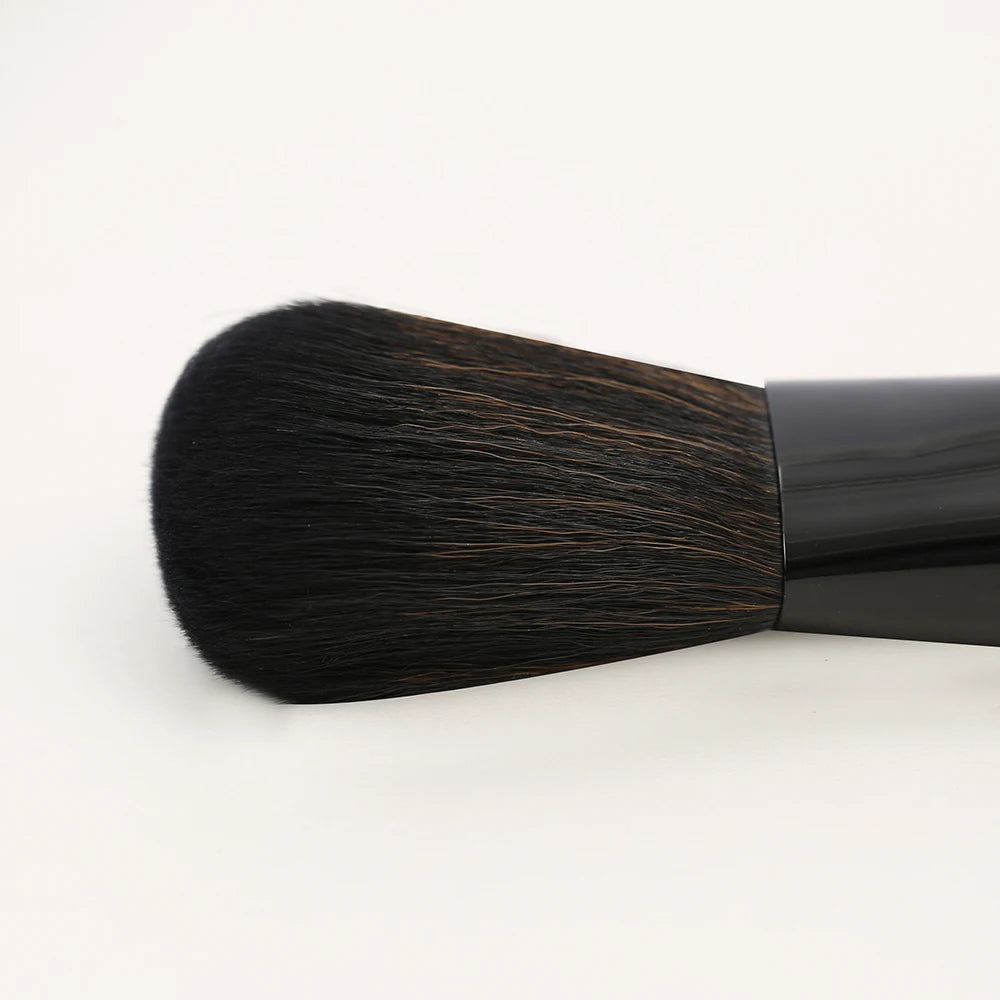 This Full - Sized Makeup Brush Set, Packed In A Handy Case, Offers Diverse Tools For Perfect Makeup Looks Anytime, Anywhere.