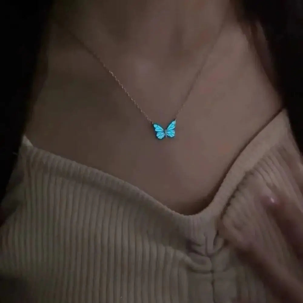 Fashion Simple Butterfly Necklace Blue Luminous Glow in The Dark Clavicle Chain Pendant Necklaces Party Jewelry Gift